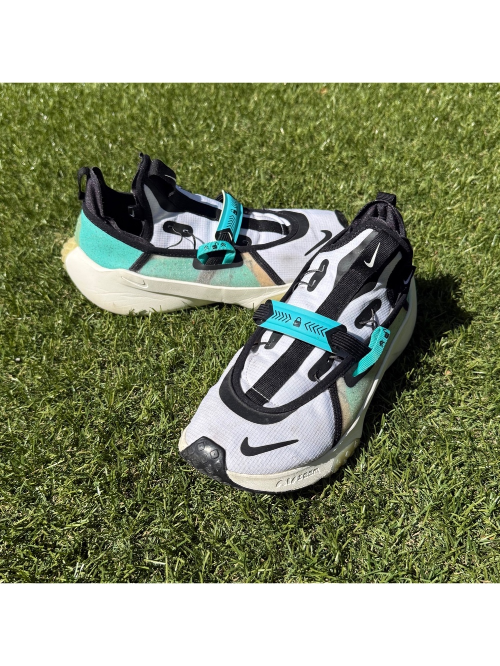 Nike Air Zoom Traverse GS in White/Hyper Jade/Black)